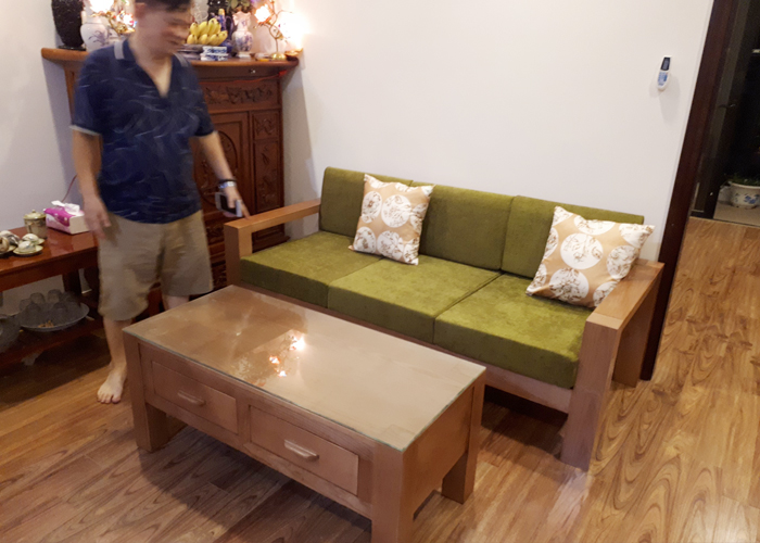 Bộ ghế sofa văng gỗ kích thước nhỏ cho phòng khách chung cư